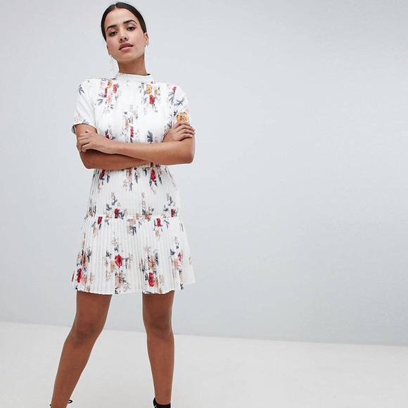 FINAL PRICE! ACT FAST! Boohoo Floral Pleated - Picture 3 of 7